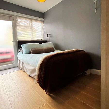 Shirley Apartments, Cozy Studio, Self Check In, 10 Min Drive To City Centre, Walking To Redbridge Train Station サウサンプトン エクステリア 写真